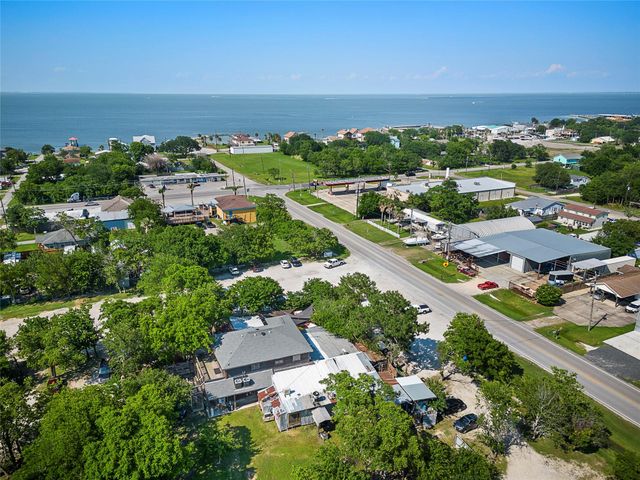 2360 Avenue L, San Leon, TX 77539