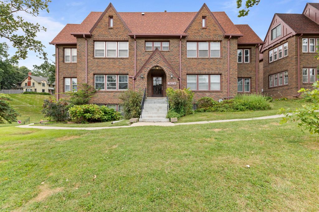 4345 Grand Avenue 1, Des Moines, IA 50312