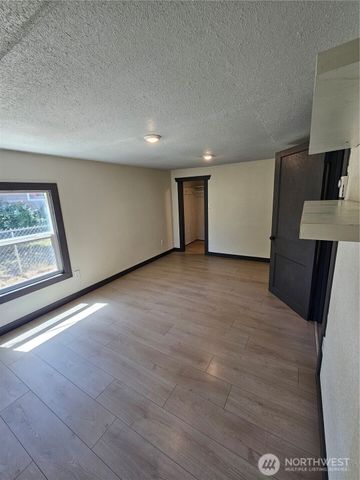 19420 E 5th Avenue, Spanaway, WA 98387