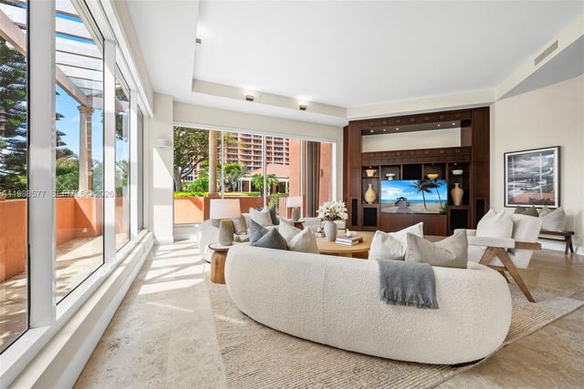 10 Edgewater Dr Lanai South, Coral Gables, FL 33133