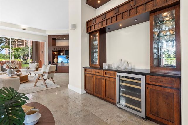 10 Edgewater Dr Lanai South, Coral Gables, FL 33133