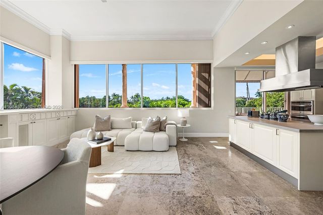 10 Edgewater Dr Lanai South, Coral Gables, FL 33133