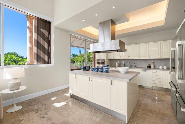 10 Edgewater Dr Lanai South, Coral Gables, FL 33133