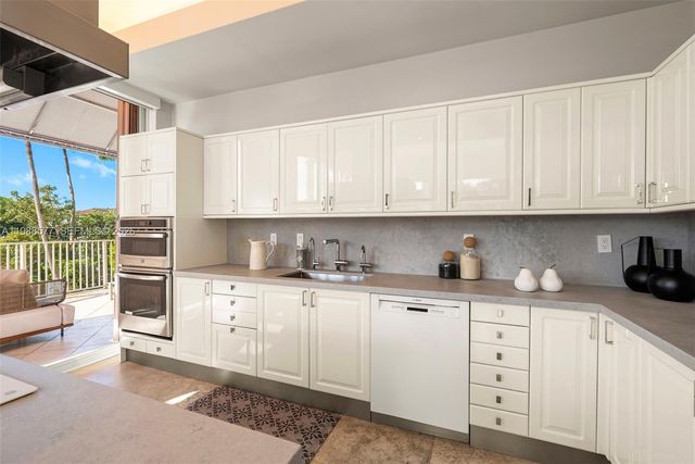 10 Edgewater Dr Lanai South, Coral Gables, FL 33133