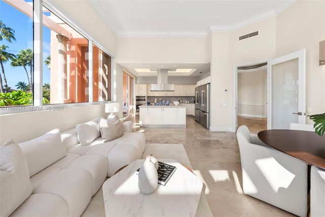 10 Edgewater Dr Lanai South, Coral Gables, FL 33133