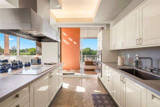 10 Edgewater Dr Lanai South, Coral Gables, FL 33133