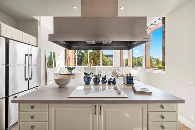 10 Edgewater Dr Lanai South, Coral Gables, FL 33133