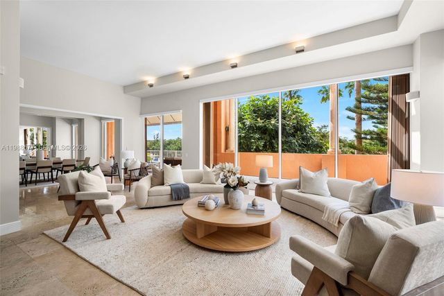 10 Edgewater Dr Lanai South, Coral Gables, FL 33133