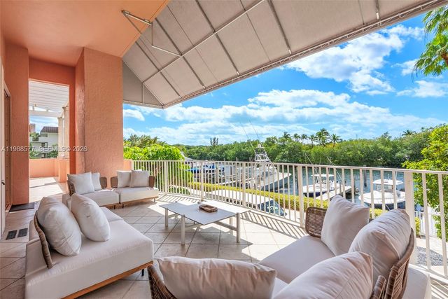 10 Edgewater Dr Lanai South, Coral Gables, FL 33133