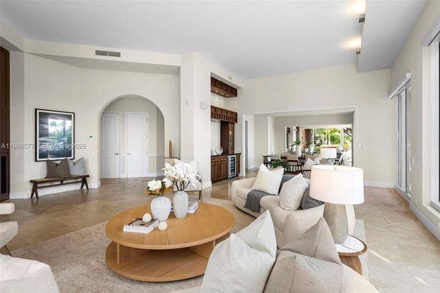 10 Edgewater Dr Lanai South, Coral Gables, FL 33133