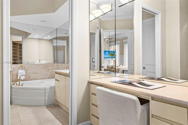 10 Edgewater Dr Lanai South, Coral Gables, FL 33133