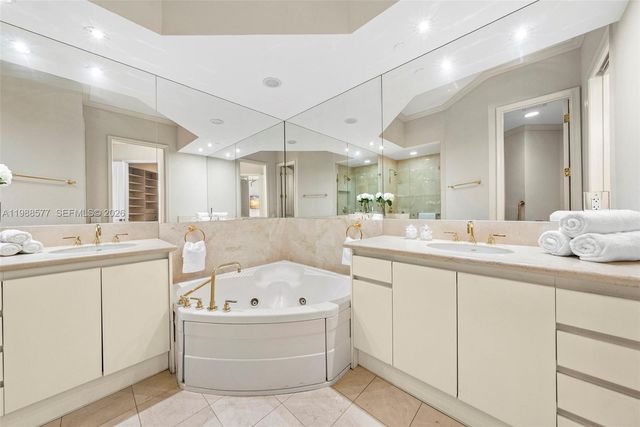 10 Edgewater Dr Lanai South, Coral Gables, FL 33133