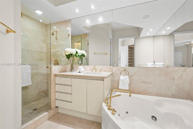 10 Edgewater Dr Lanai South, Coral Gables, FL 33133