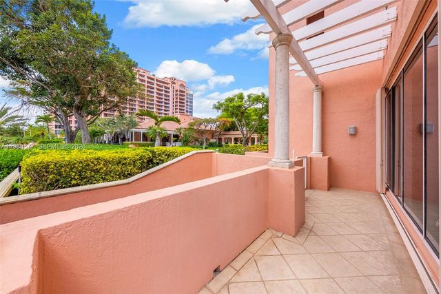 10 Edgewater Dr Lanai South, Coral Gables, FL 33133
