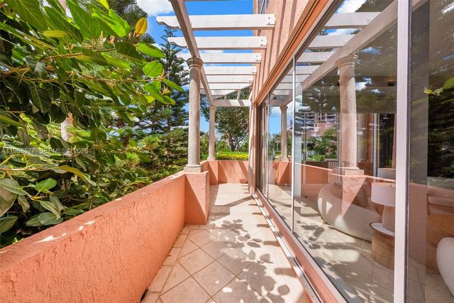 10 Edgewater Dr Lanai South, Coral Gables, FL 33133