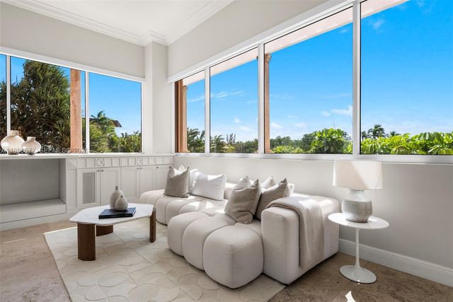 10 Edgewater Dr Lanai South, Coral Gables, FL 33133