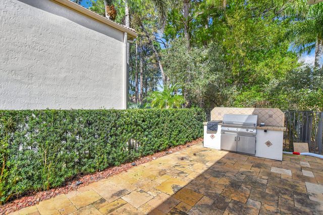 6766 Royal Orchid Circle, Delray Beach, FL 33446