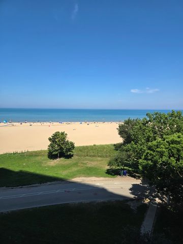 5733 N SHERIDAN Road 6C, Chicago, IL 60660
