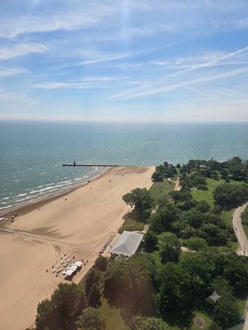 5733 N SHERIDAN Road 6C, Chicago, IL 60660