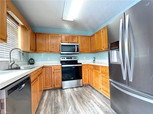 1608 Springfield Way Drive, Clemmons, NC 27012