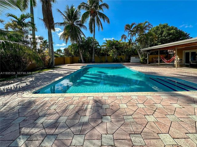 12250 SW 2nd St, Miami, FL 33184