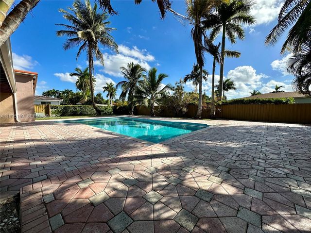 12250 SW 2nd St, Miami, FL 33184