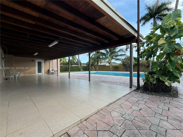 12250 SW 2nd St, Miami, FL 33184