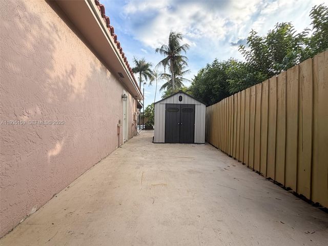 12250 SW 2nd St, Miami, FL 33184