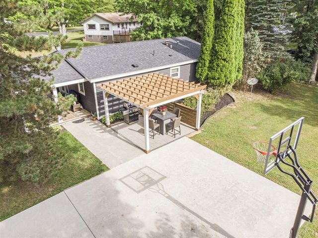 46270 Leedy Point Road, Bloomingdale, MI 49026