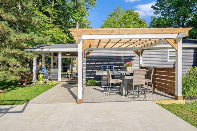 46270 Leedy Point Road, Bloomingdale, MI 49026