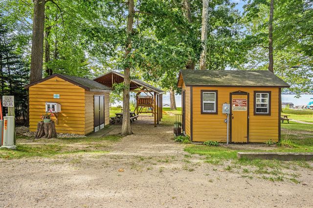 46270 Leedy Point Road, Bloomingdale, MI 49026