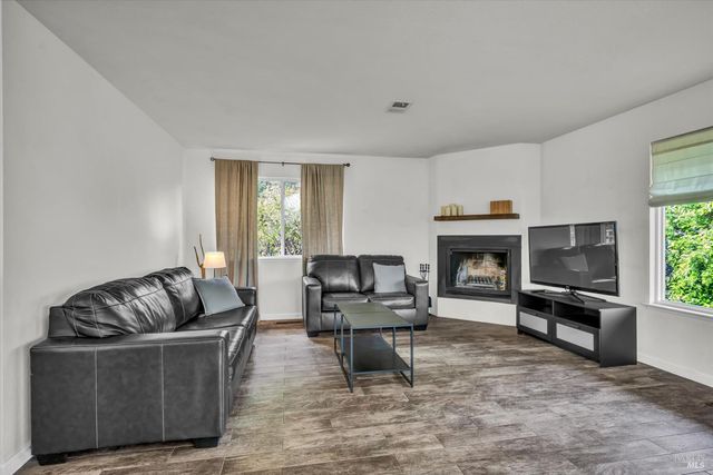 18528 N Shore Dr, Hidden Valley Lake, CA 95467