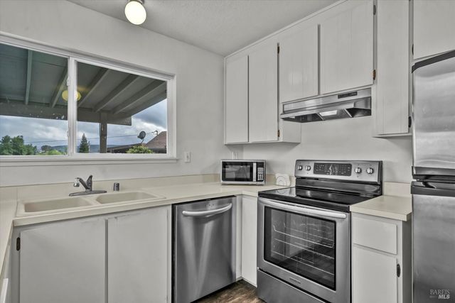 18528 N Shore Dr, Hidden Valley Lake, CA 95467