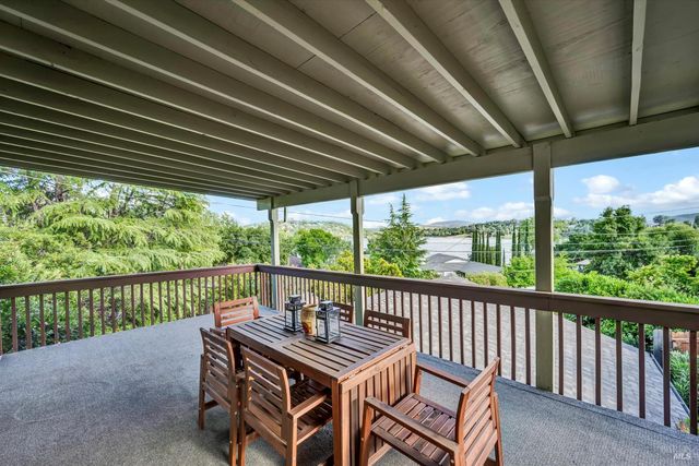 18528 N Shore Dr, Hidden Valley Lake, CA 95467
