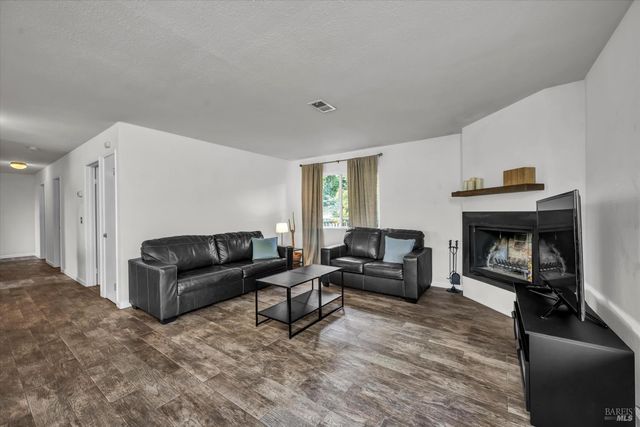 18528 N Shore Dr, Hidden Valley Lake, CA 95467