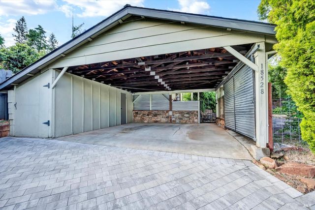 18528 N Shore Dr, Hidden Valley Lake, CA 95467