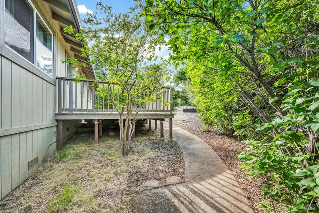 18528 N Shore Dr, Hidden Valley Lake, CA 95467
