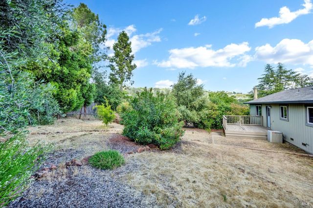 18528 N Shore Dr, Hidden Valley Lake, CA 95467