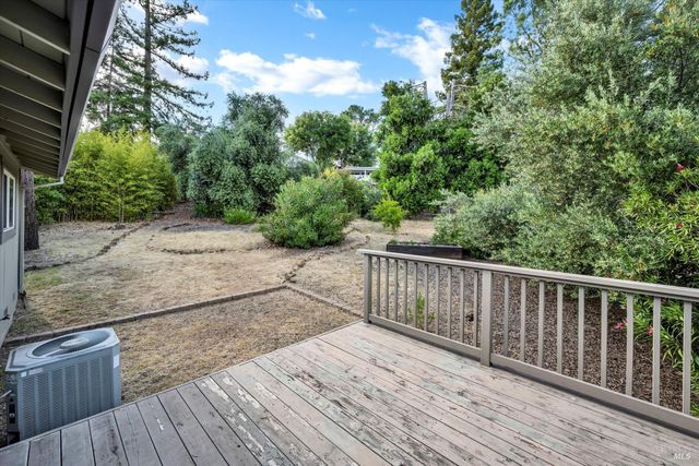 18528 N Shore Dr, Hidden Valley Lake, CA 95467
