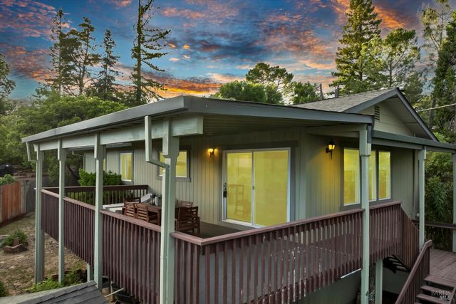18528 N Shore Dr, Hidden Valley Lake, CA 95467