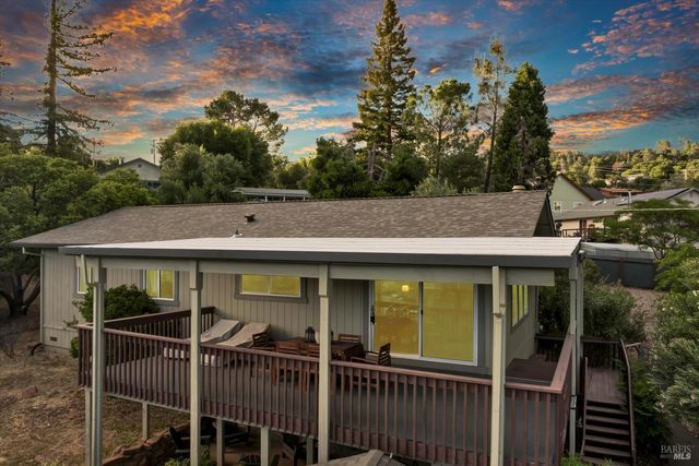 18528 N Shore Dr, Hidden Valley Lake, CA 95467
