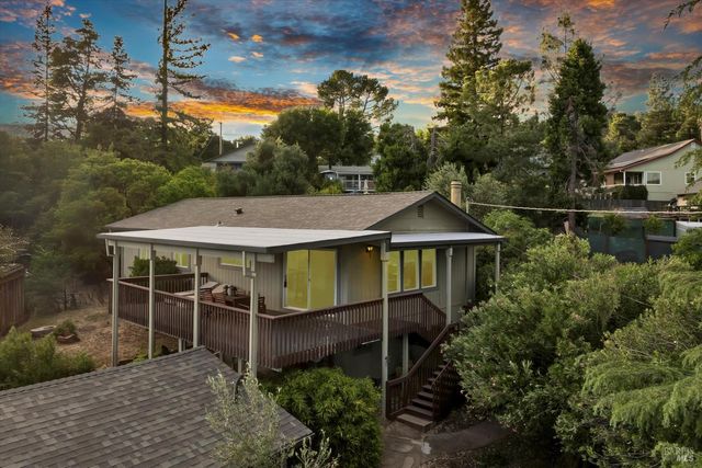18528 N Shore Dr, Hidden Valley Lake, CA 95467
