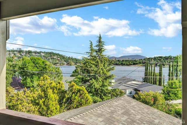 18528 N Shore Dr, Hidden Valley Lake, CA 95467