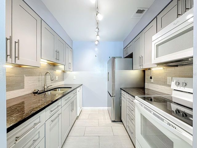 4325 AEGEAN DRIVE 204B, Tampa, FL 33611