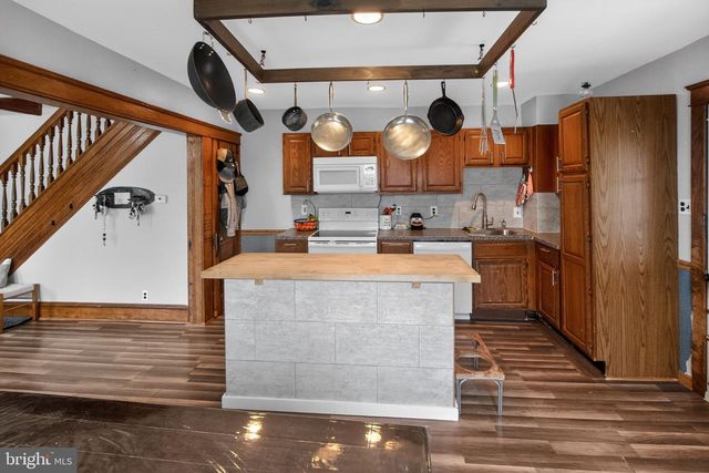 62 E 2ND AVE, Parkesburg, PA 19365