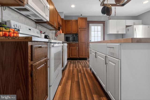 62 E 2ND AVE, Parkesburg, PA 19365