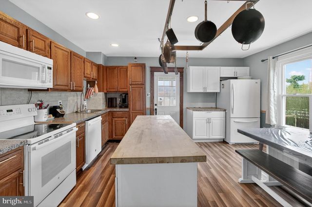 62 E 2ND AVE, Parkesburg, PA 19365