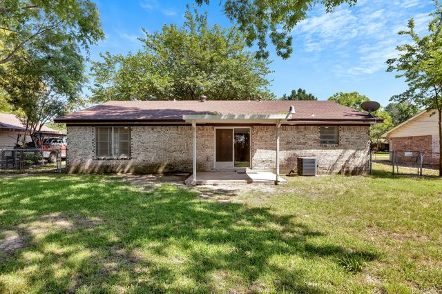 205 Collins Drive, Terrell, TX 75160