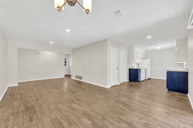 205 Collins Drive, Terrell, TX 75160