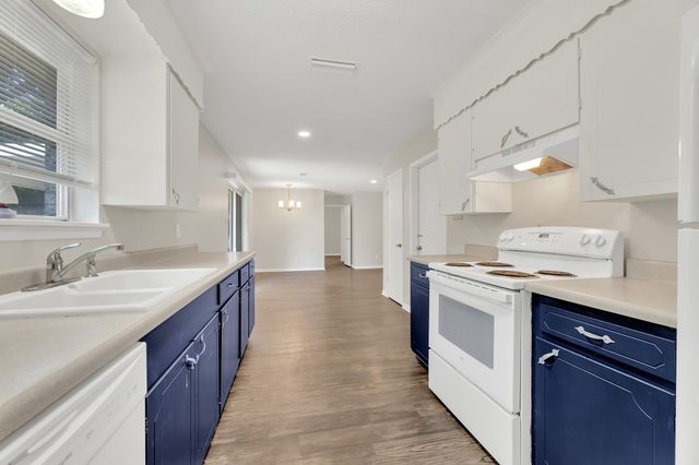 205 Collins Drive, Terrell, TX 75160